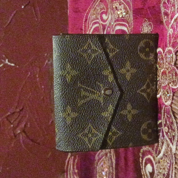 LV wallet, Brown on brown med size - Picture 5 of 8